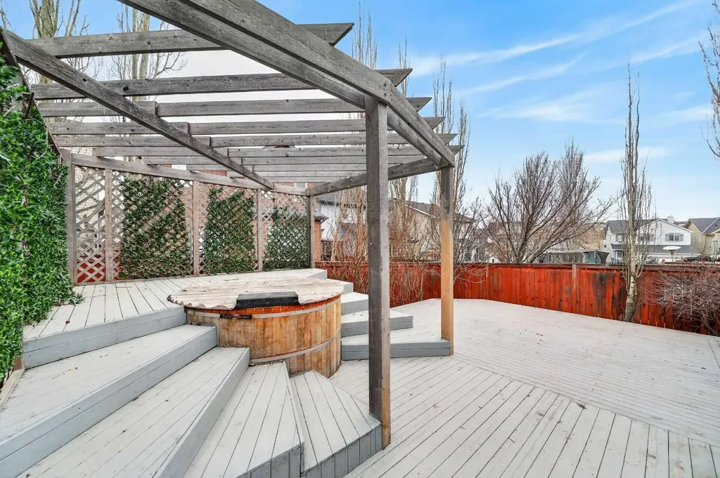 99 Evansbrooke Manor NW Calgary AB T2P 1C9