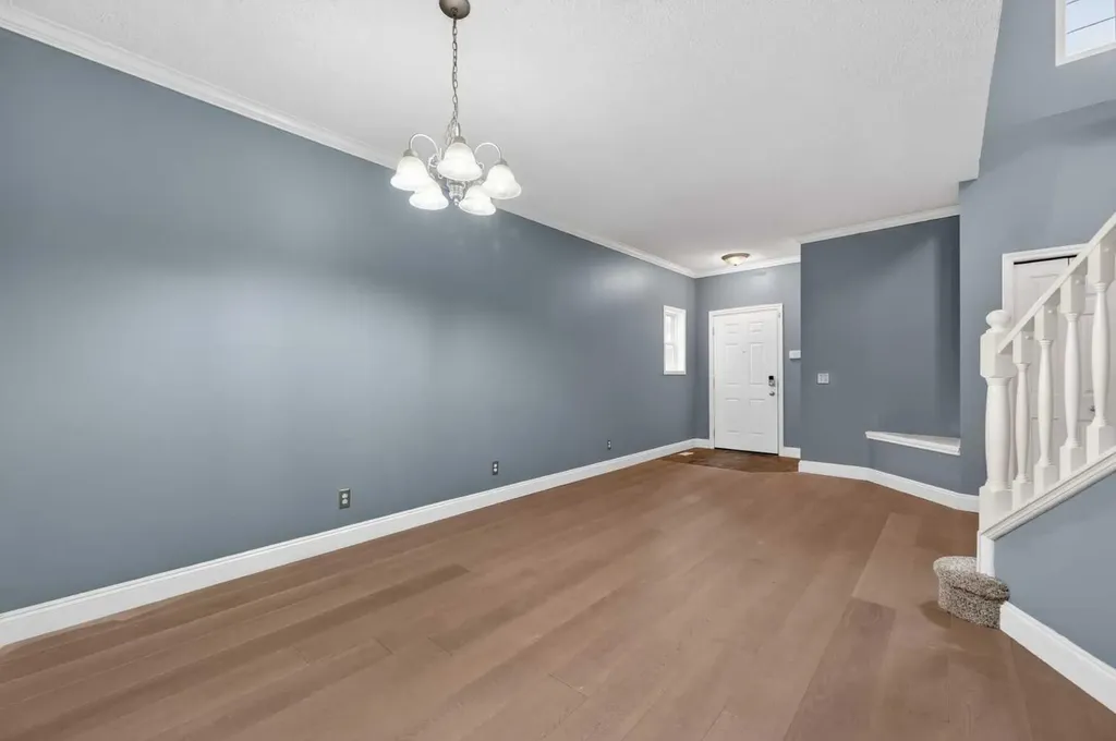 99 Evansbrooke Manor NW Calgary AB T2P 1C9