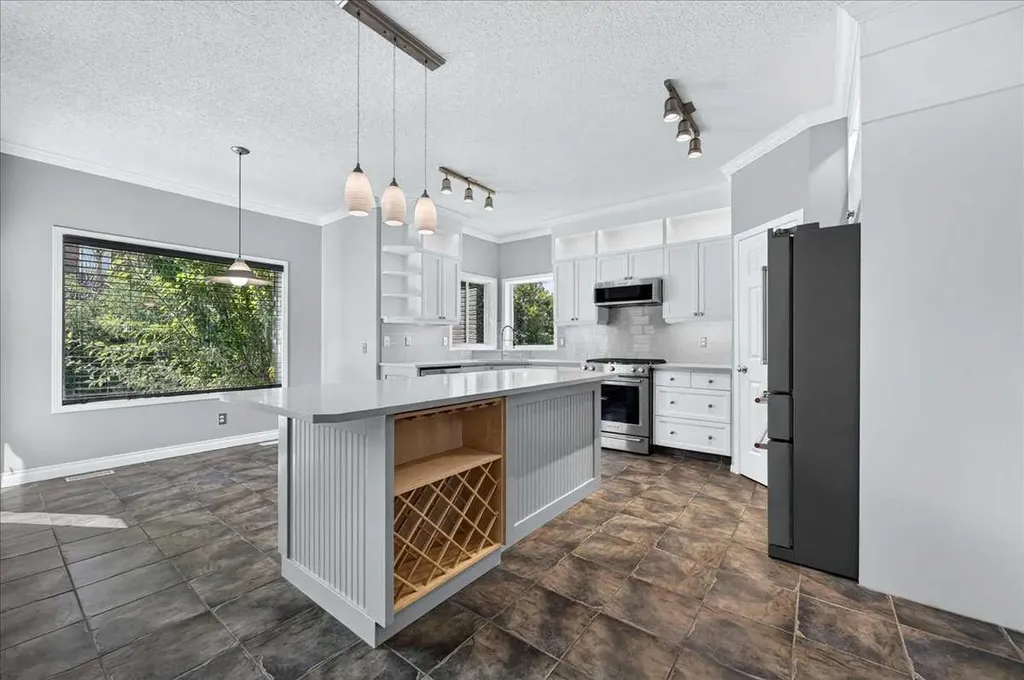 99 Evansbrooke Manor NW Calgary AB T2P 1C9