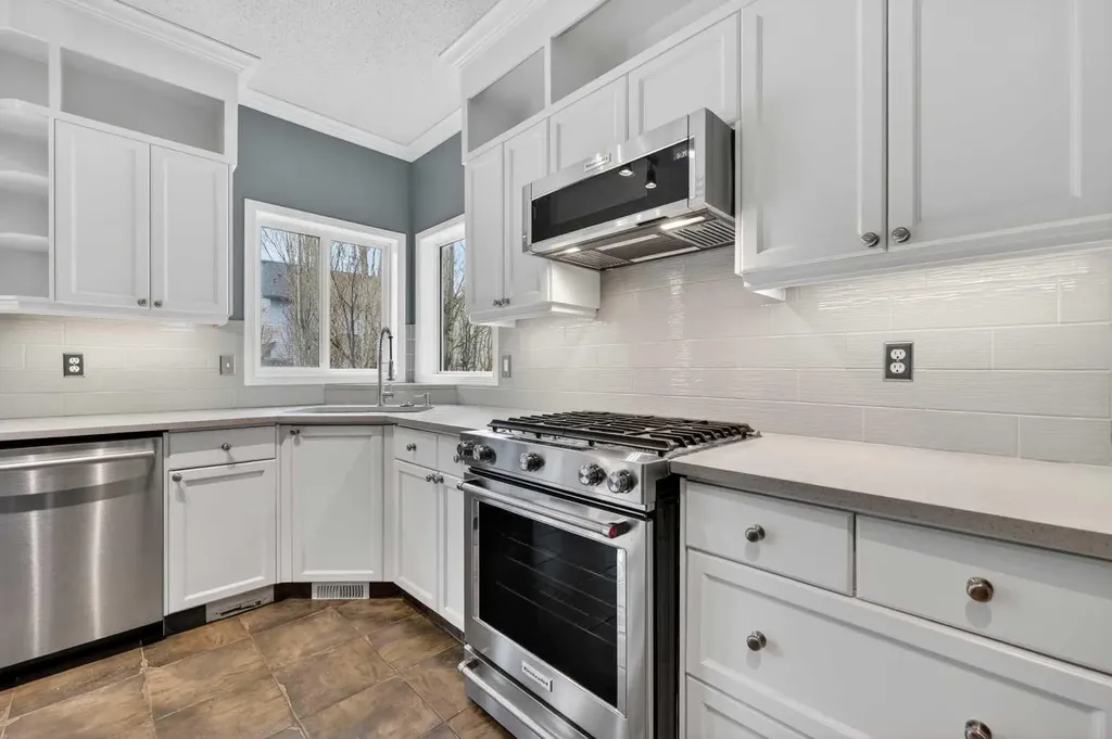 99 Evansbrooke Manor NW Calgary AB T2P 1C9
