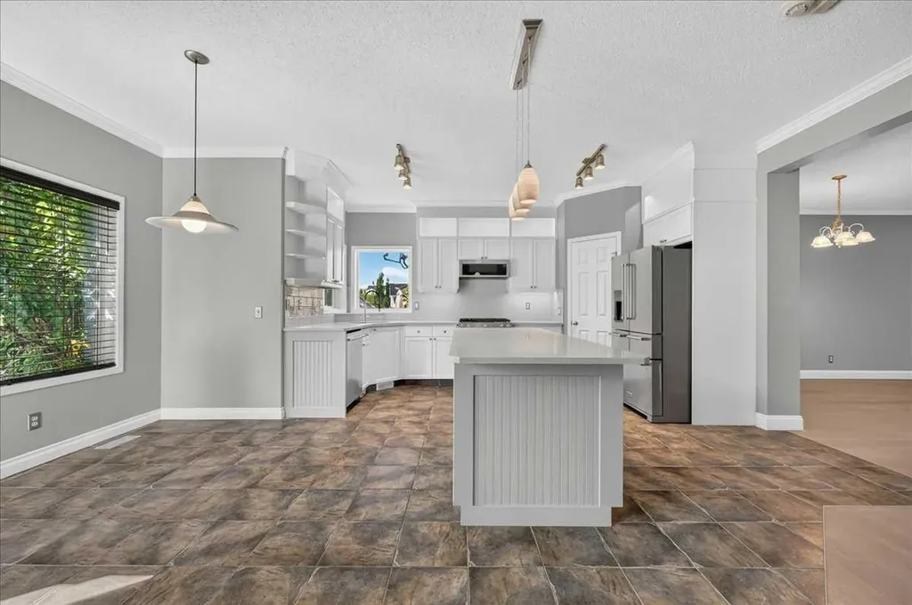 99 Evansbrooke Manor NW Calgary AB T2P 1C9
