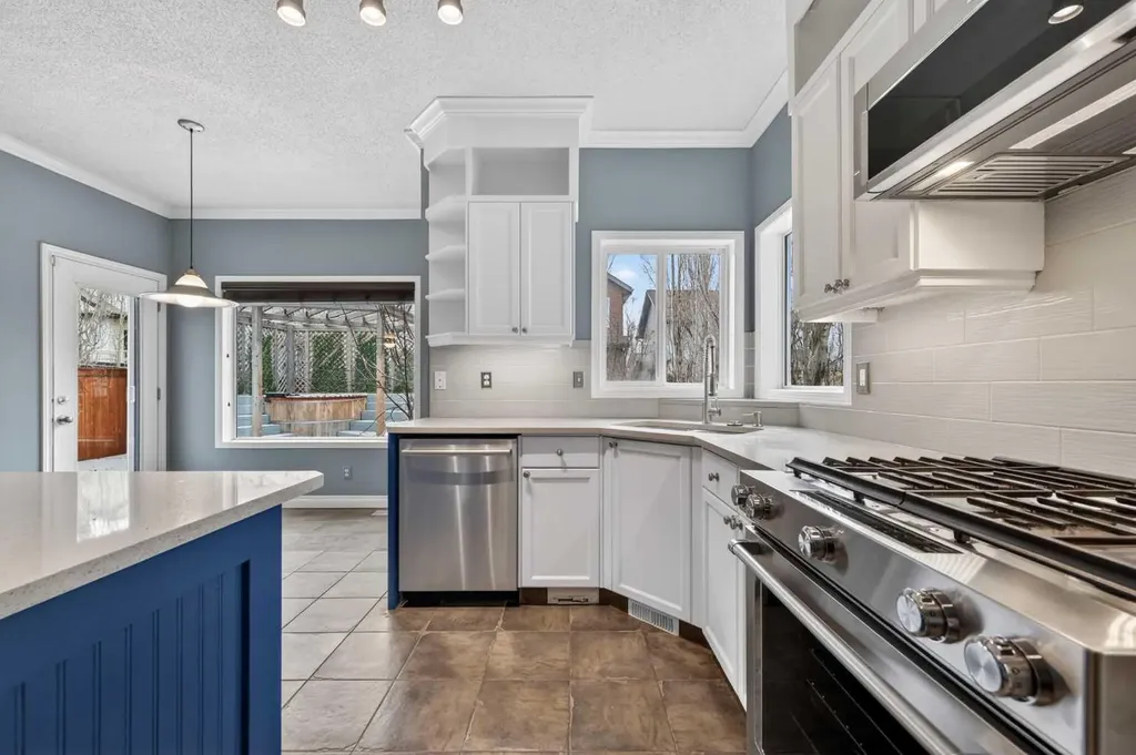99 Evansbrooke Manor NW Calgary AB T2P 1C9