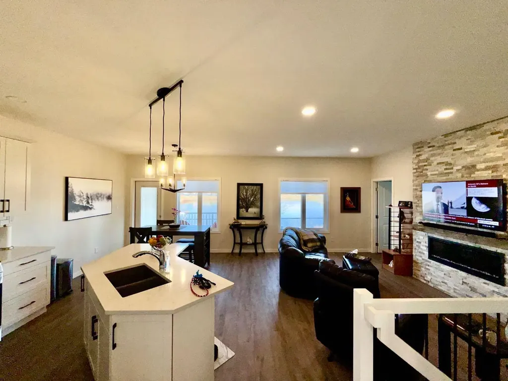 1940 Parkside Way Coaldale AB T1M 0G5