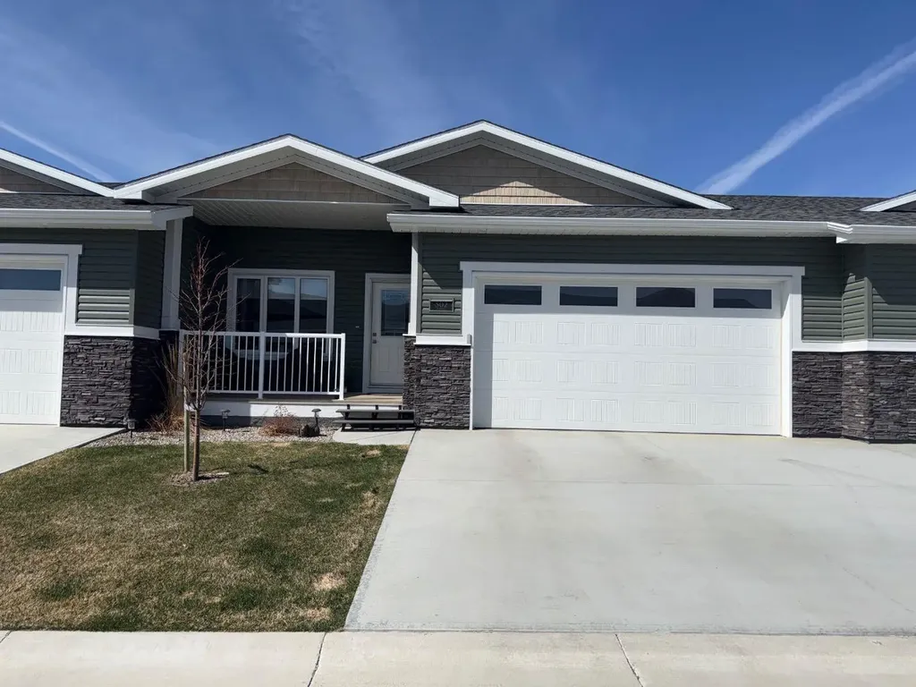 1940 Parkside Way Coaldale AB T1M 0G5