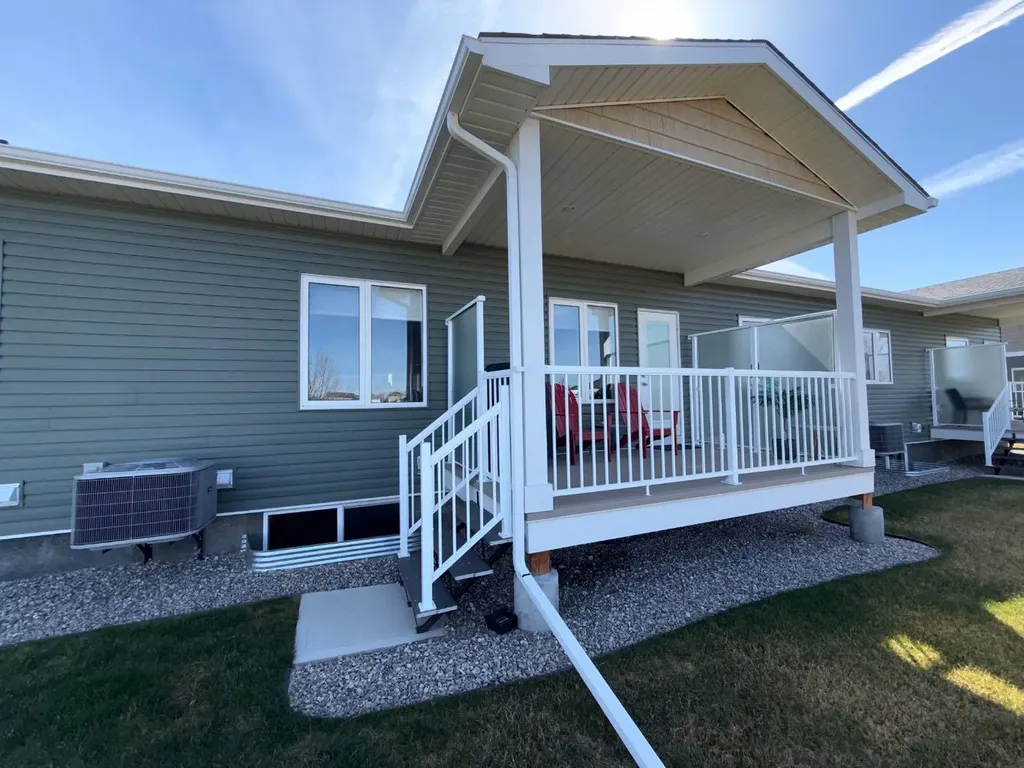 1940 Parkside Way Coaldale AB T1M 0G5