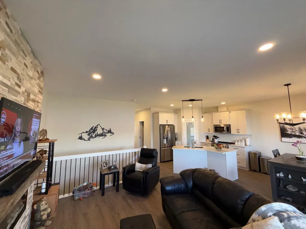 1940 Parkside Way Coaldale AB T1M 0G5