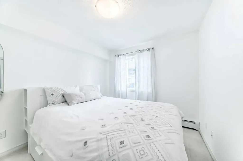 130 Panatella Street NW Calgary AB T3K 0Y6