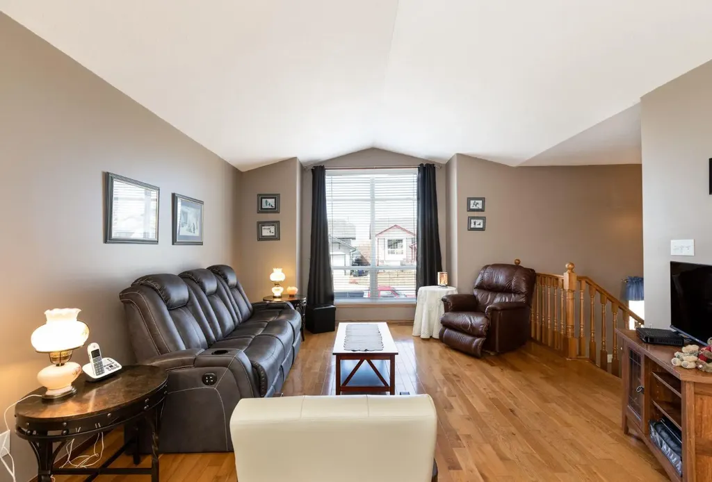 4406 54a Avenue Crescent Innisfail AB T4G1X5
