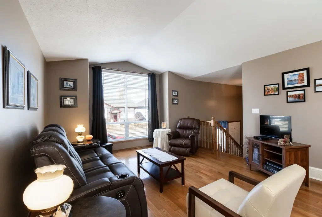 4406 54a Avenue Crescent Innisfail AB T4G1X5