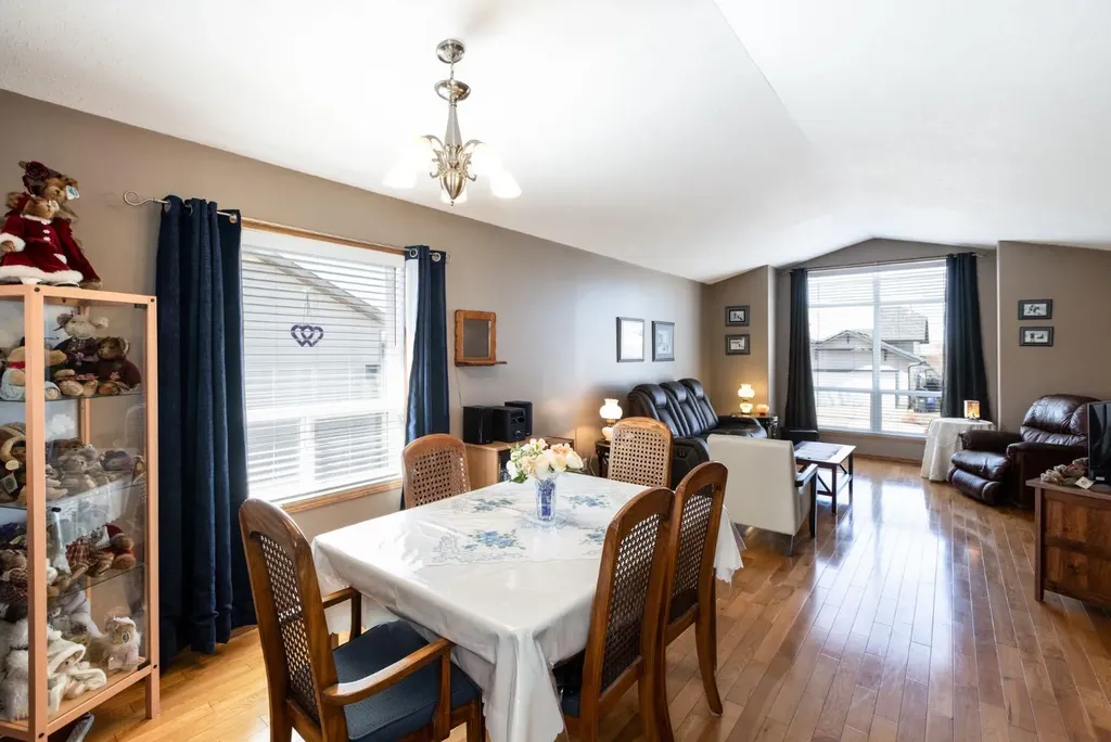 4406 54a Avenue Crescent Innisfail AB T4G1X5