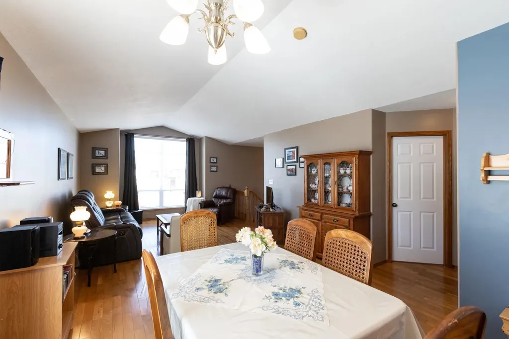4406 54a Avenue Crescent Innisfail AB T4G1X5