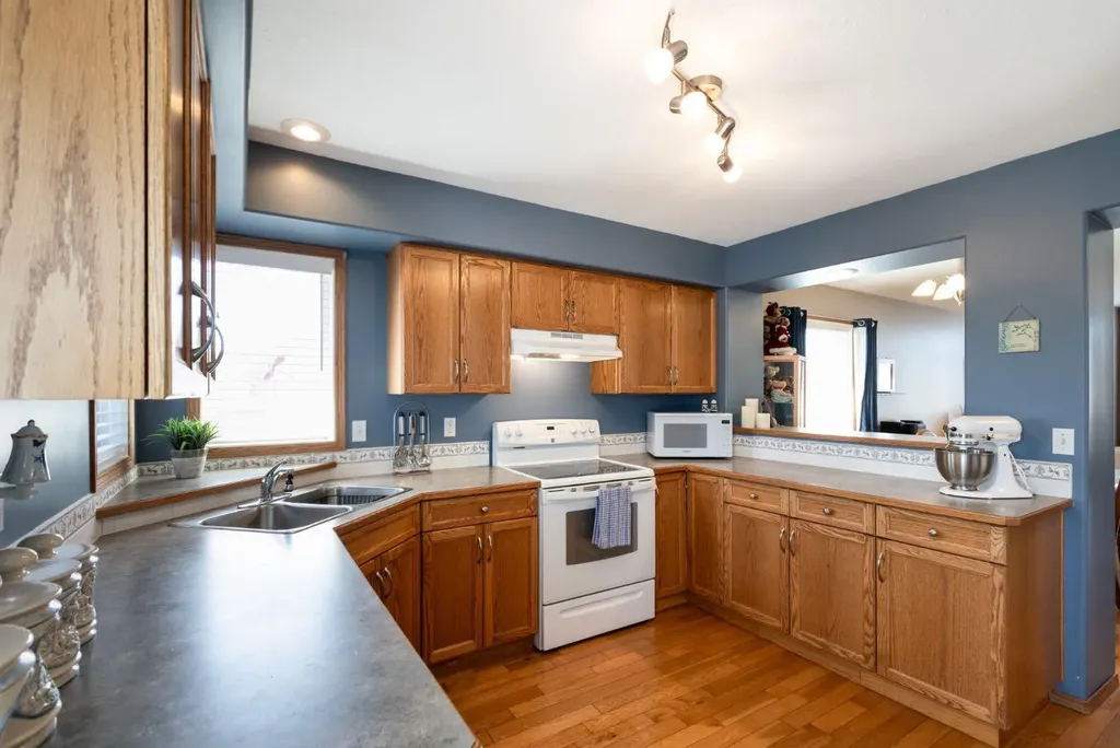 4406 54a Avenue Crescent Innisfail AB T4G1X5