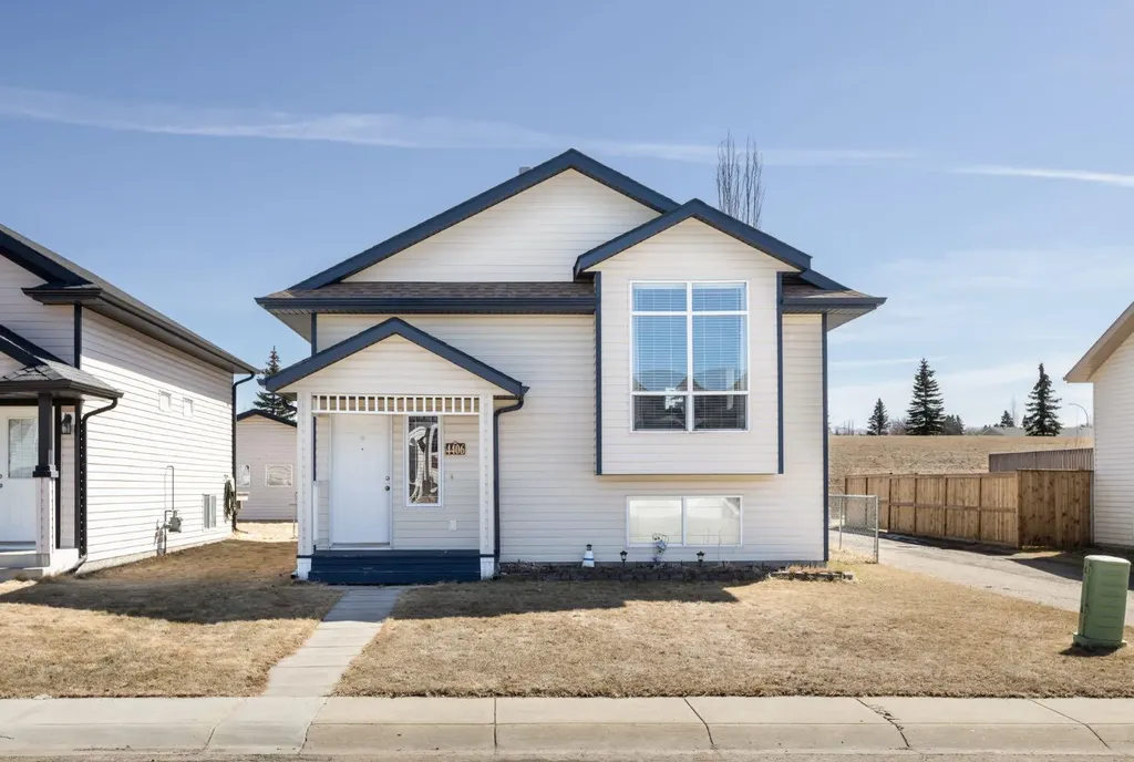 4406 54a Avenue Crescent Innisfail AB T4G1X5