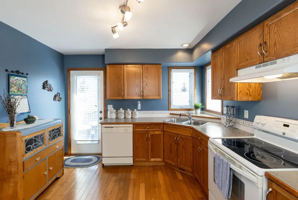 4406 54a Avenue Crescent Innisfail AB T4G1X5
