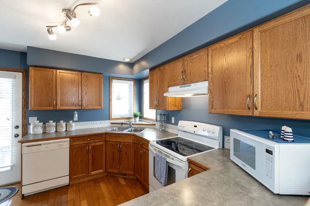 4406 54a Avenue Crescent Innisfail AB T4G1X5