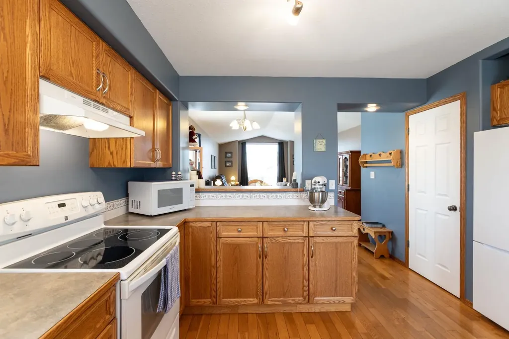 4406 54a Avenue Crescent Innisfail AB T4G1X5