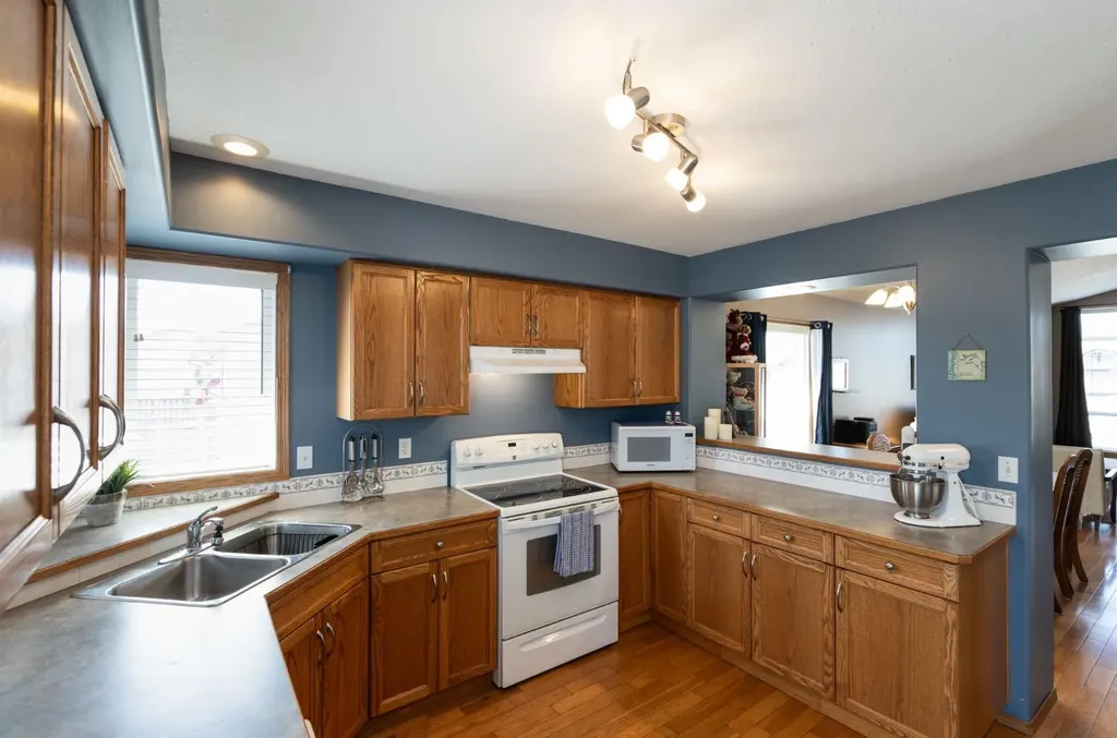 4406 54a Avenue Crescent Innisfail AB T4G1X5