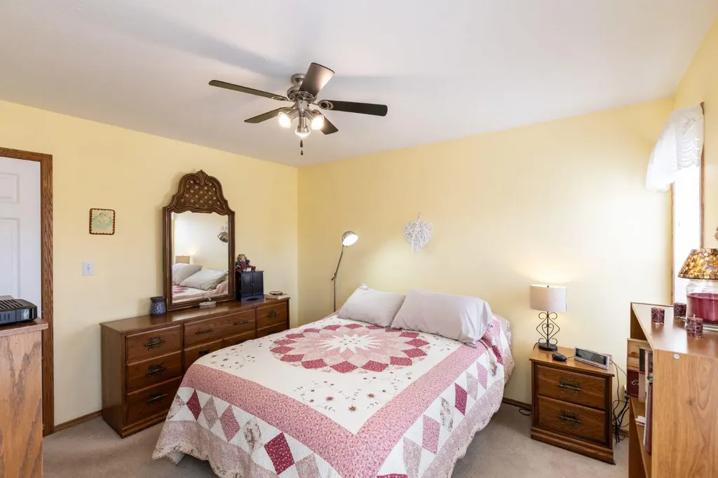 4406 54a Avenue Crescent Innisfail AB T4G1X5