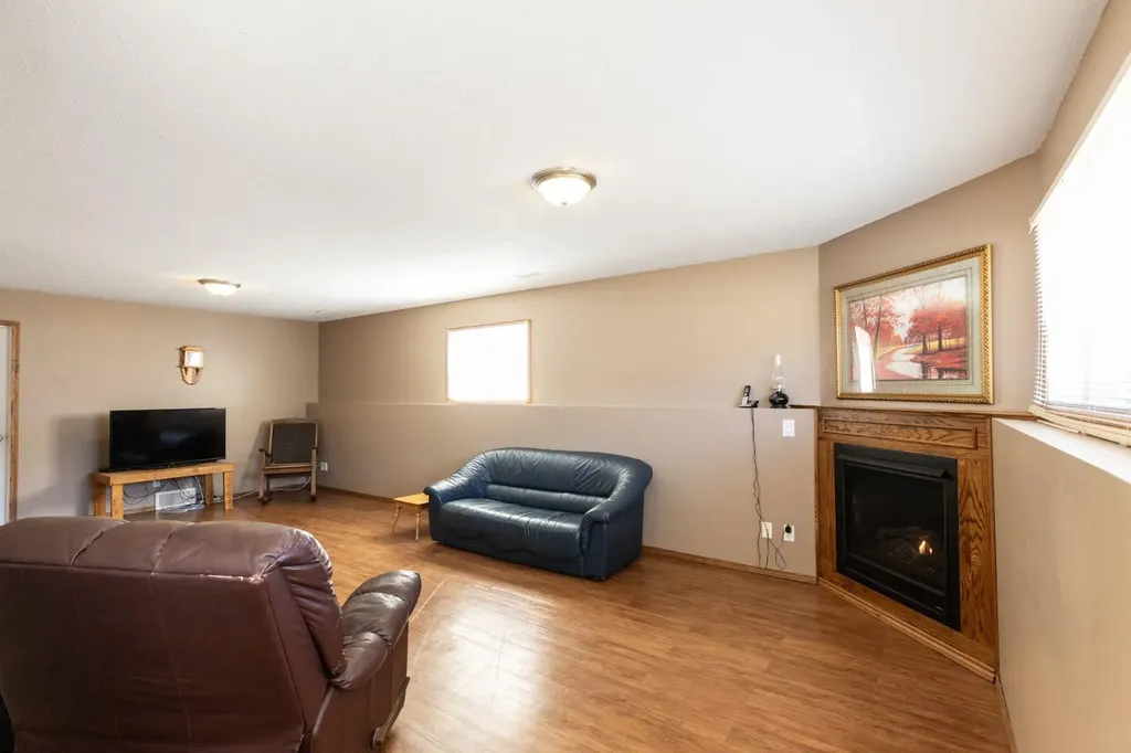 4406 54a Avenue Crescent Innisfail AB T4G1X5