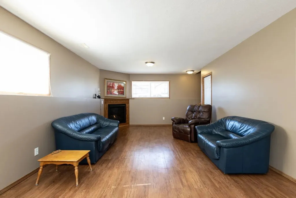 4406 54a Avenue Crescent Innisfail AB T4G1X5