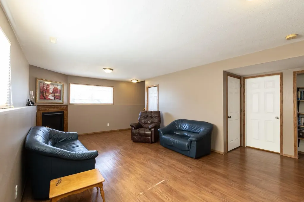 4406 54a Avenue Crescent Innisfail AB T4G1X5