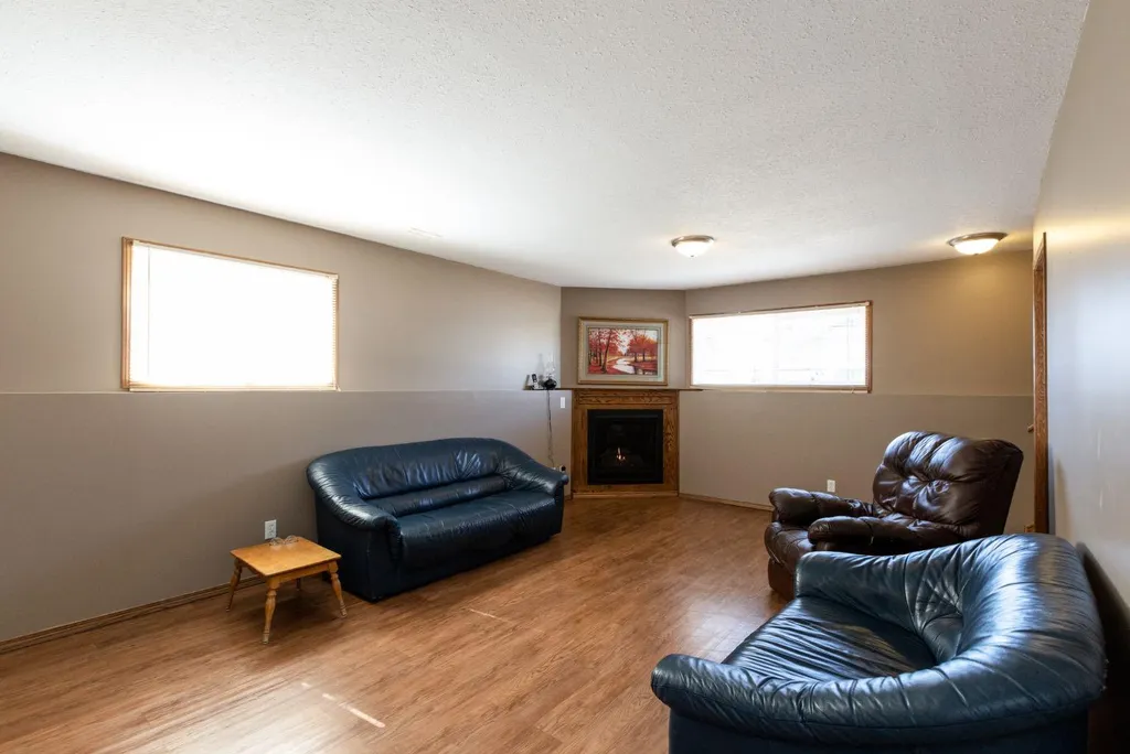 4406 54a Avenue Crescent Innisfail AB T4G1X5
