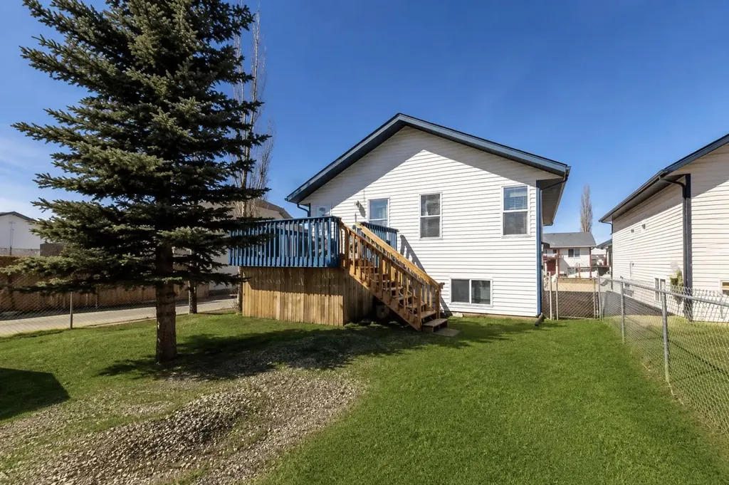 4406 54a Avenue Crescent Innisfail AB T4G1X5