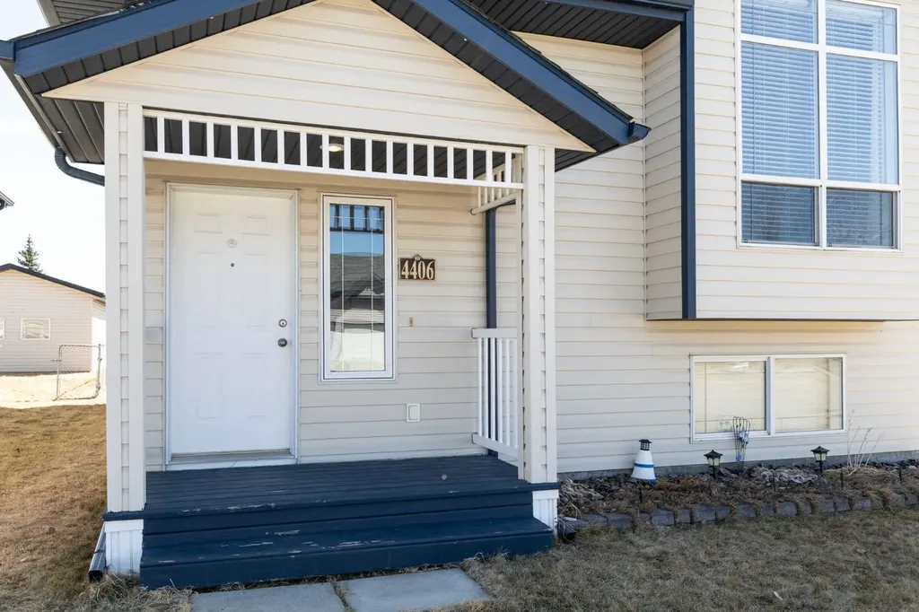 4406 54a Avenue Crescent Innisfail AB T4G1X5