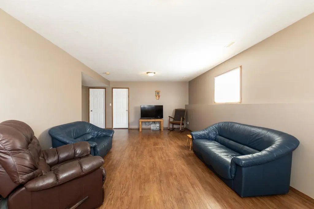 4406 54a Avenue Crescent Innisfail AB T4G1X5