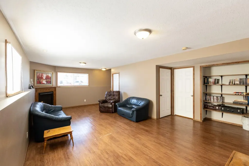 4406 54a Avenue Crescent Innisfail AB T4G1X5