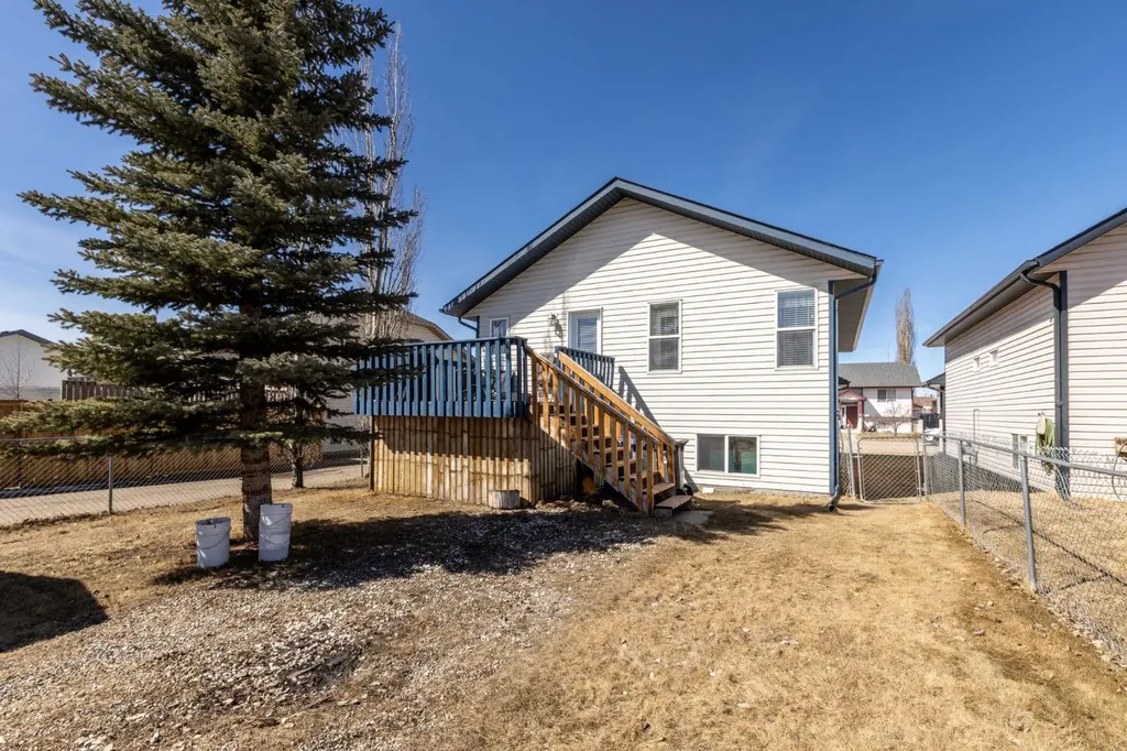 4406 54a Avenue Crescent Innisfail AB T4G1X5
