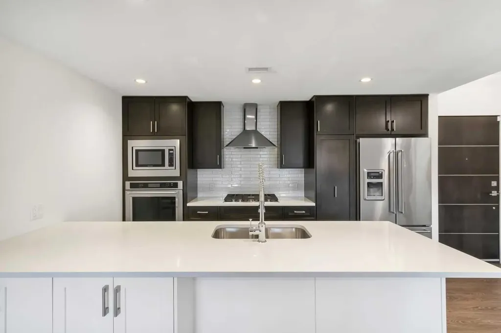 3320 3 Avenue NW Calgary AB T2N 0L9
