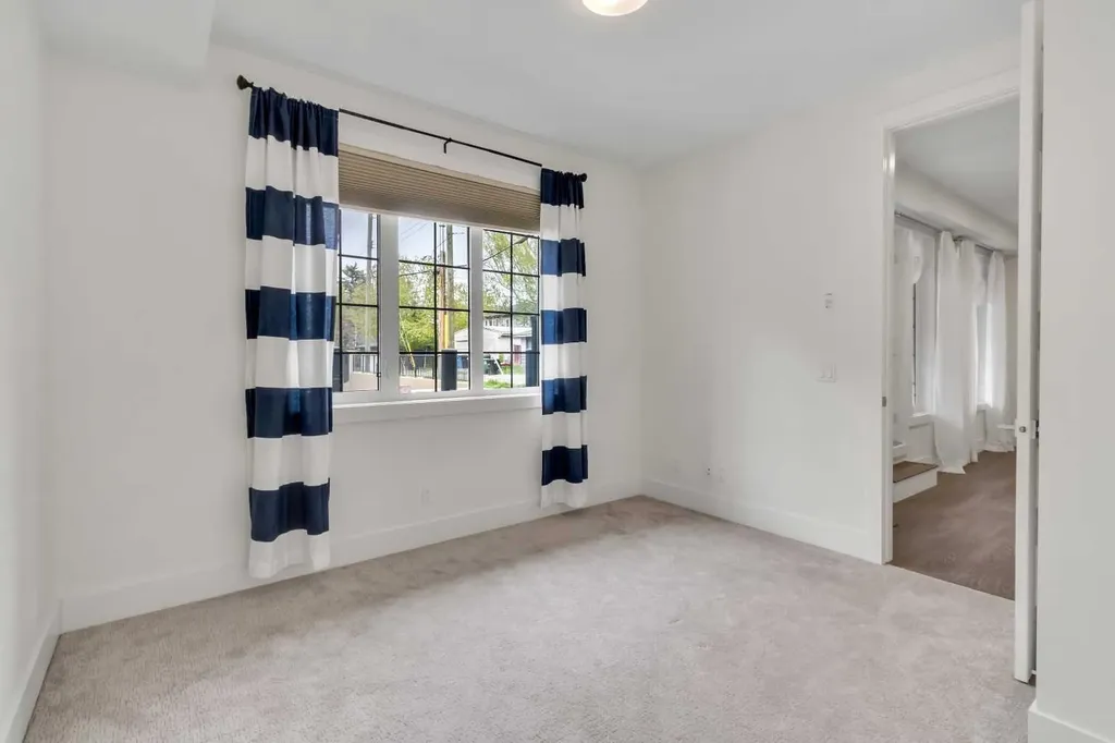 3320 3 Avenue NW Calgary AB T2N 0L9