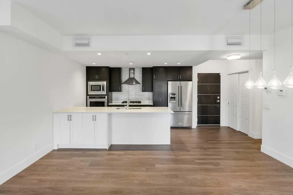 3320 3 Avenue NW Calgary AB T2N 0L9