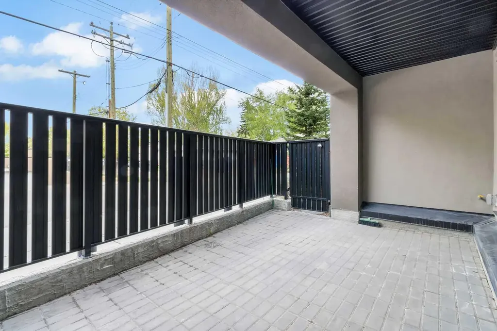 3320 3 Avenue NW Calgary AB T2N 0L9