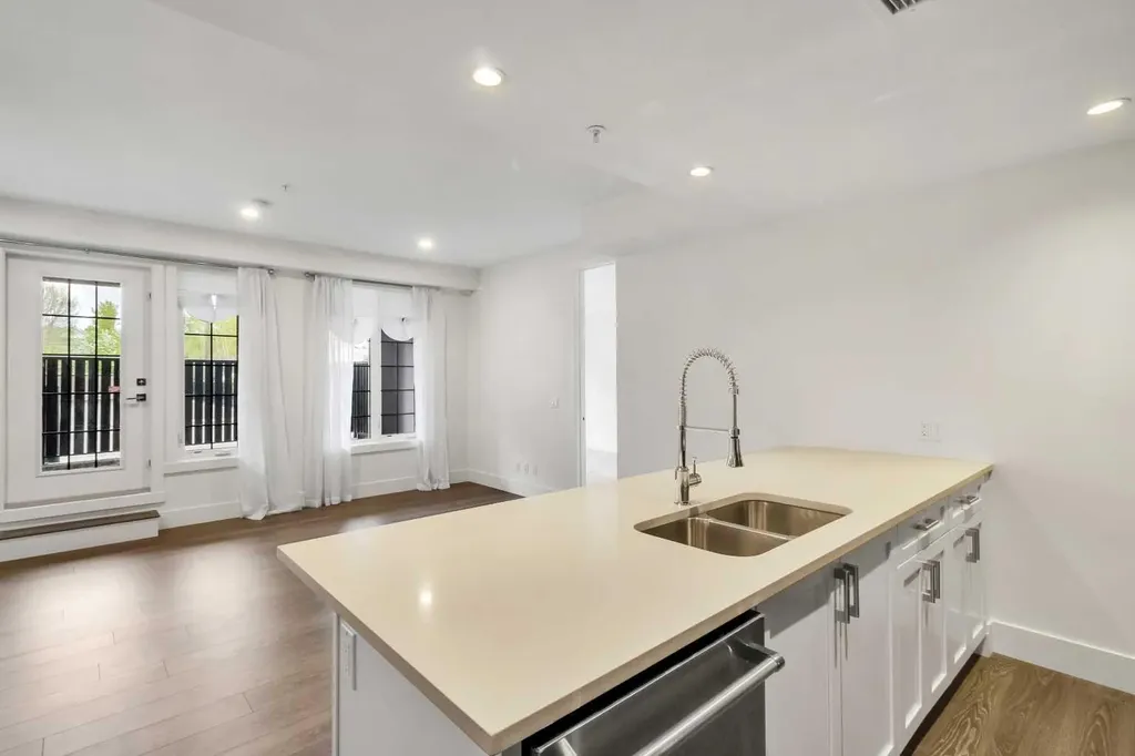 3320 3 Avenue NW Calgary AB T2N 0L9