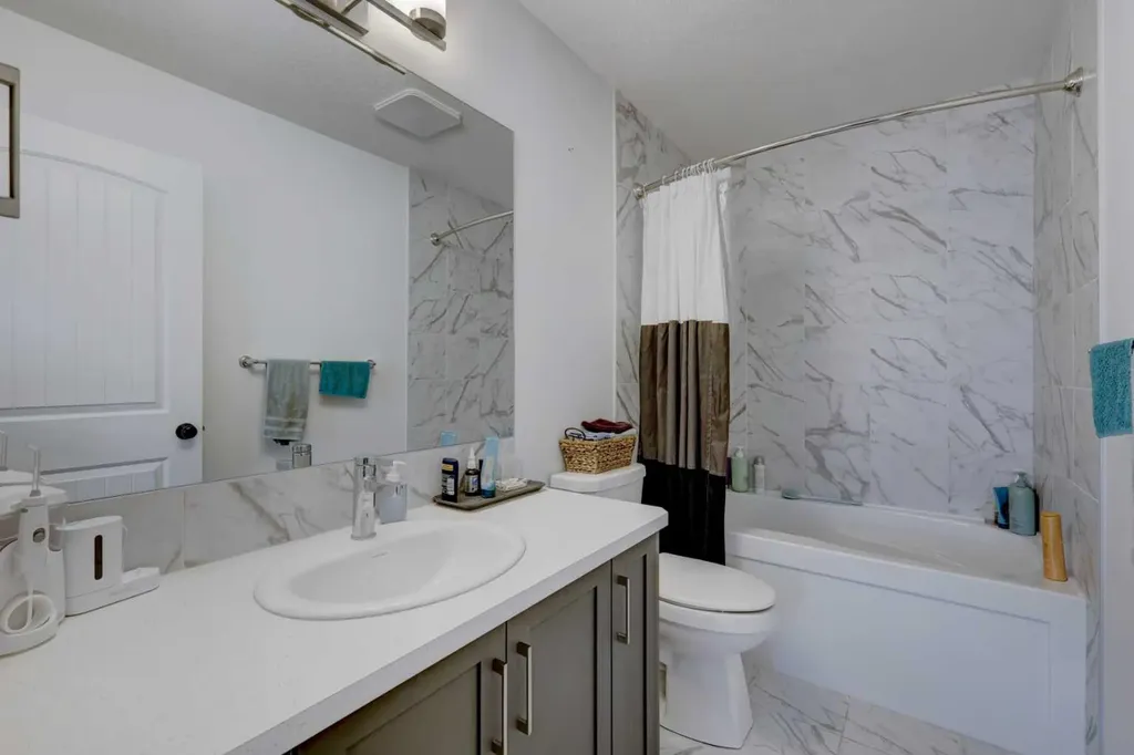 314 Midgrove Link SW Airdrie AB T4B5K8