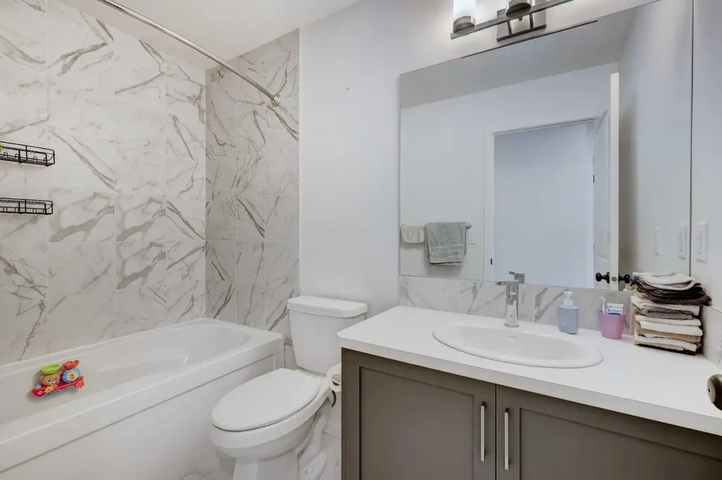 314 Midgrove Link SW Airdrie AB T4B5K8