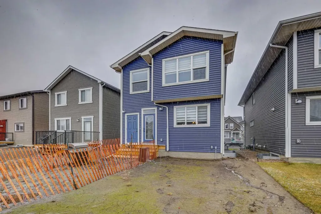 314 Midgrove Link SW Airdrie AB T4B5K8
