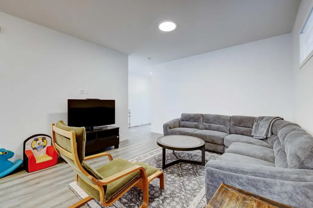 314 Midgrove Link SW Airdrie AB T4B5K8