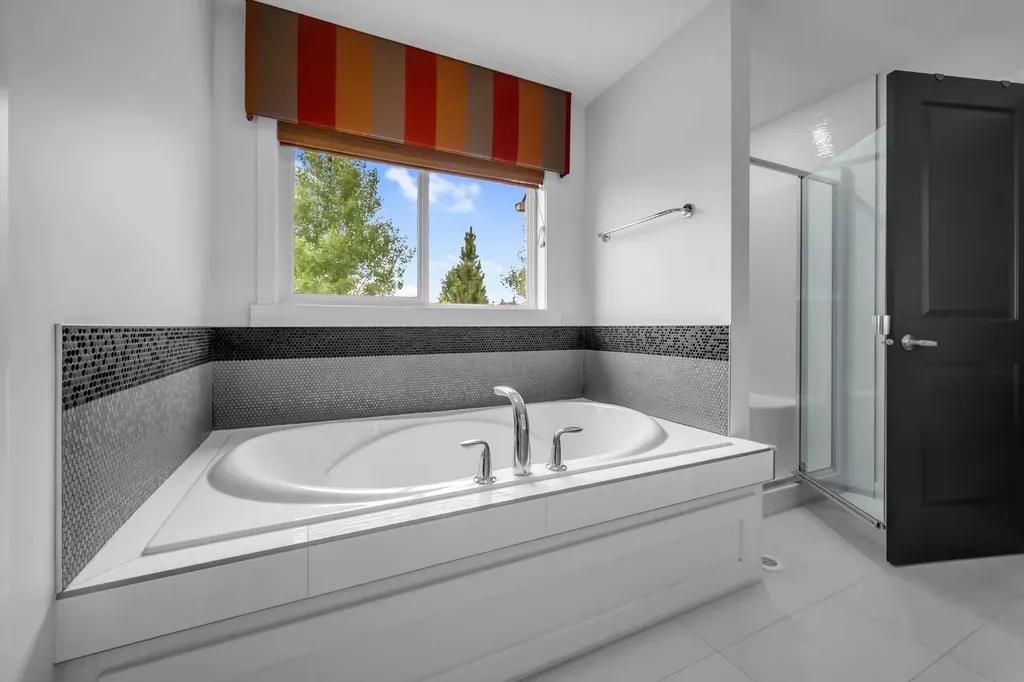 233 Cranarch Common SE Calgary AB T3M1M3