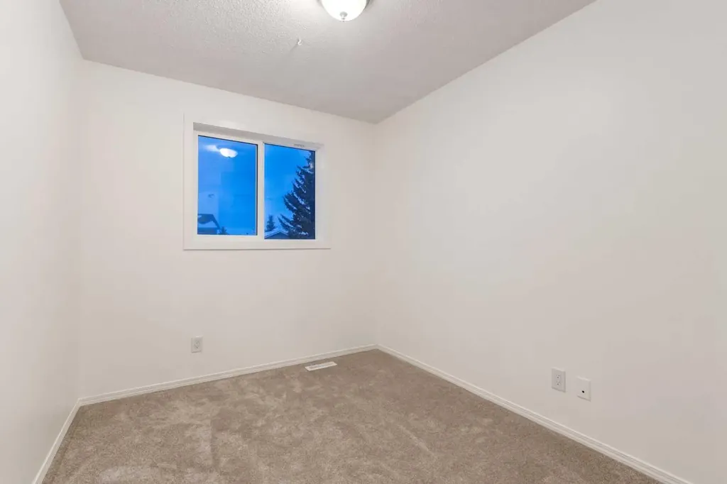 33 Martindale Court NE Calgary AB T3J 2V8