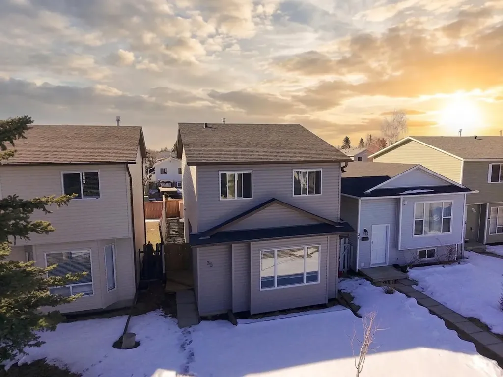 33 Martindale Court NE Calgary AB T3J 2V8