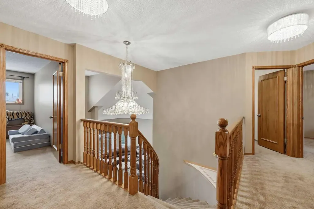 729 Woodbriar Place SW Calgary AB T2W 5Z2