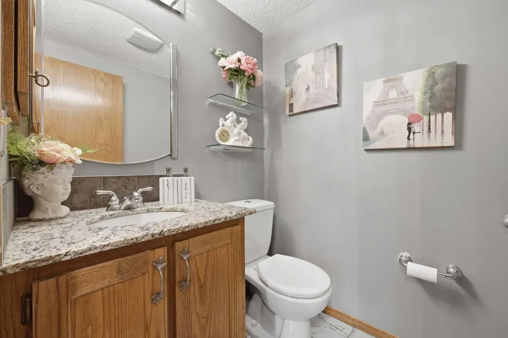 729 Woodbriar Place SW Calgary AB T2W 5Z2