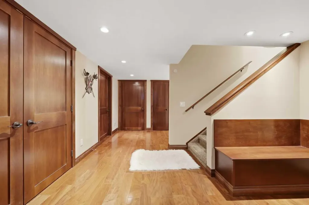 729 Woodbriar Place SW Calgary AB T2W 5Z2