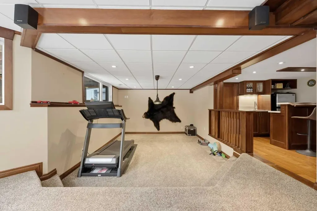 729 Woodbriar Place SW Calgary AB T2W 5Z2