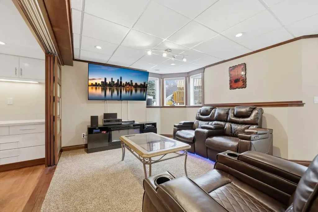 729 Woodbriar Place SW Calgary AB T2W 5Z2