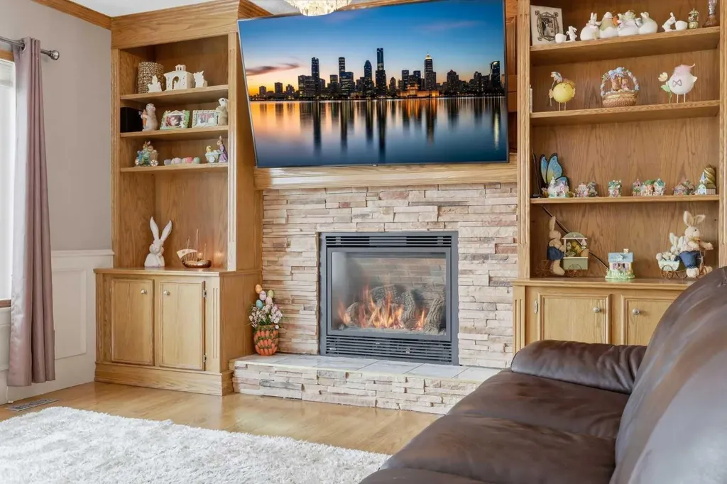 729 Woodbriar Place SW Calgary AB T2W 5Z2
