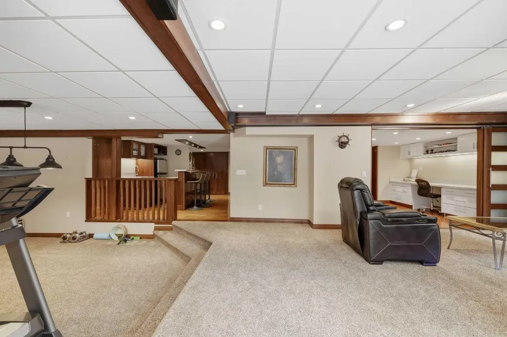 729 Woodbriar Place SW Calgary AB T2W 5Z2